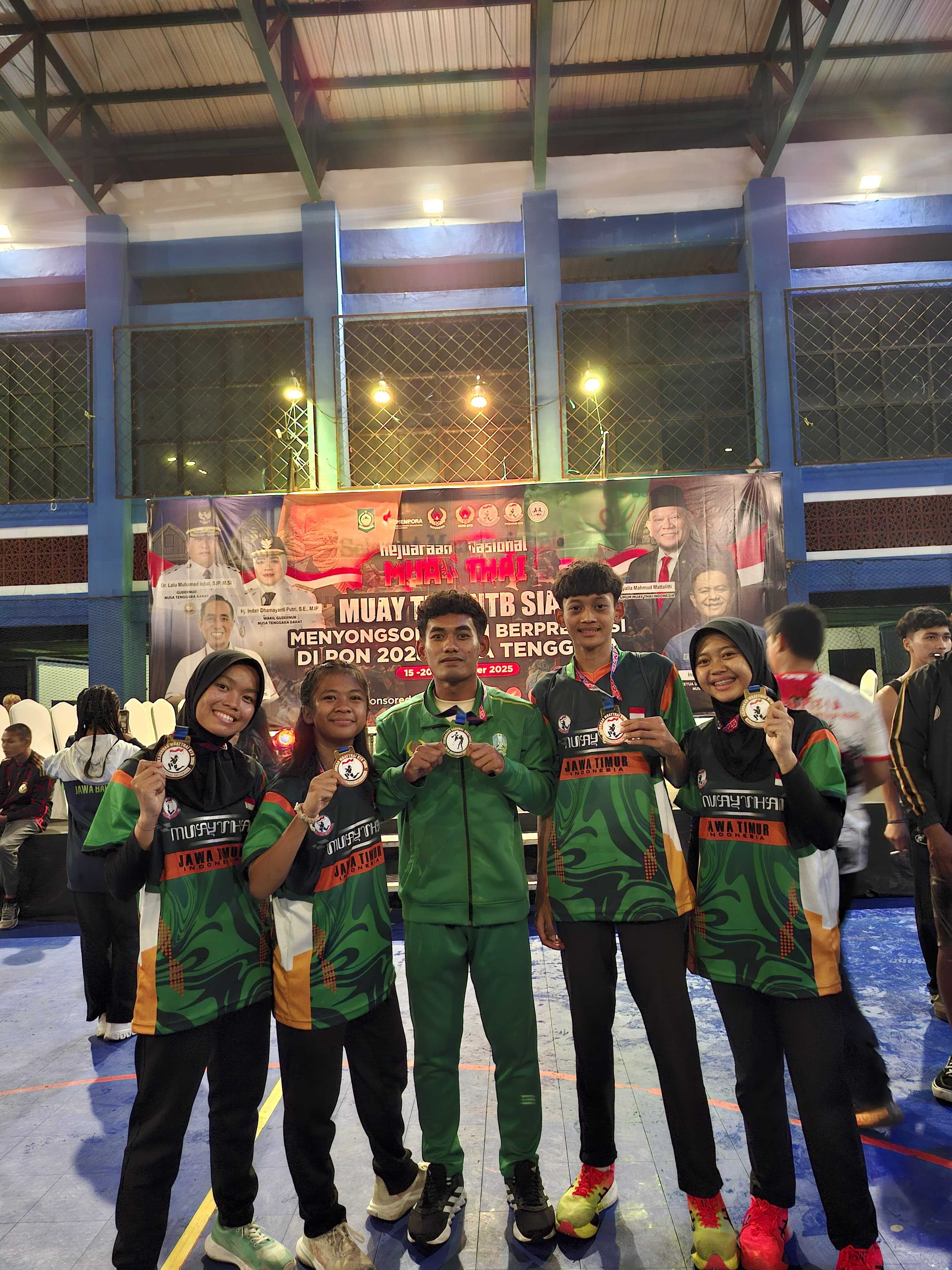 Atlet Muaythai Probolinggo Sumbang 4 Emas dan 1 Perak di Kejurnas NTB 2025